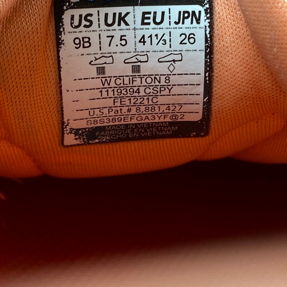 Size 9 - Women’s Hoka One Clifton 8 peach shoes - Picture 9 of 9